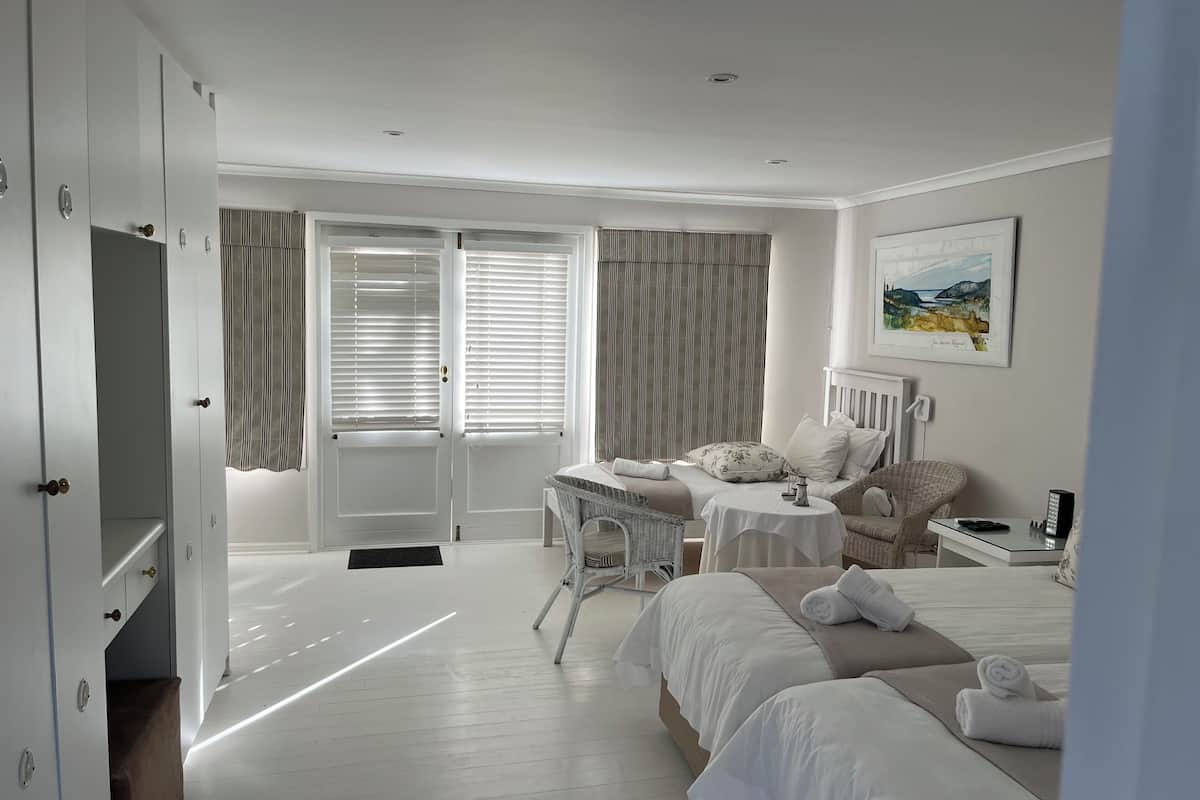 Superior Room, 3 Twin Beds, Garden View | 6 bedrooms, iron/ironing board, free WiFi, bed sheets