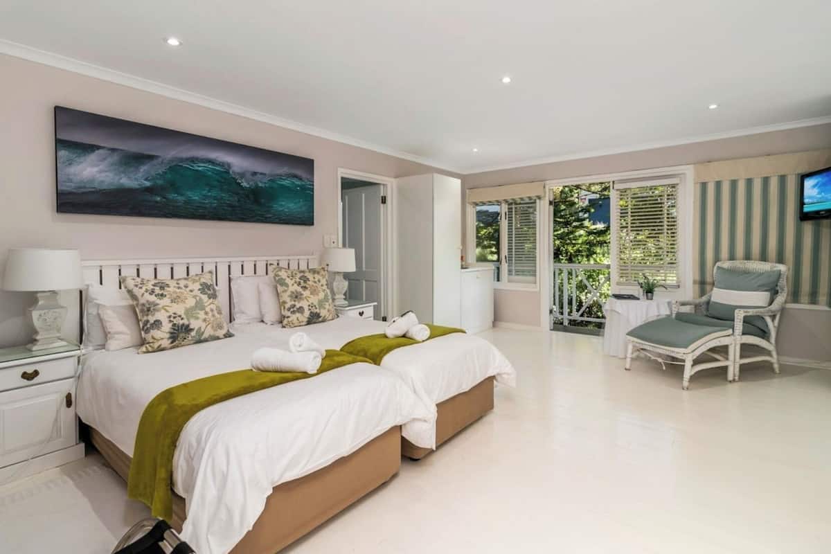 Garden and pool view - Standard | 6 bedrooms, iron/ironing board, free WiFi, bed sheets