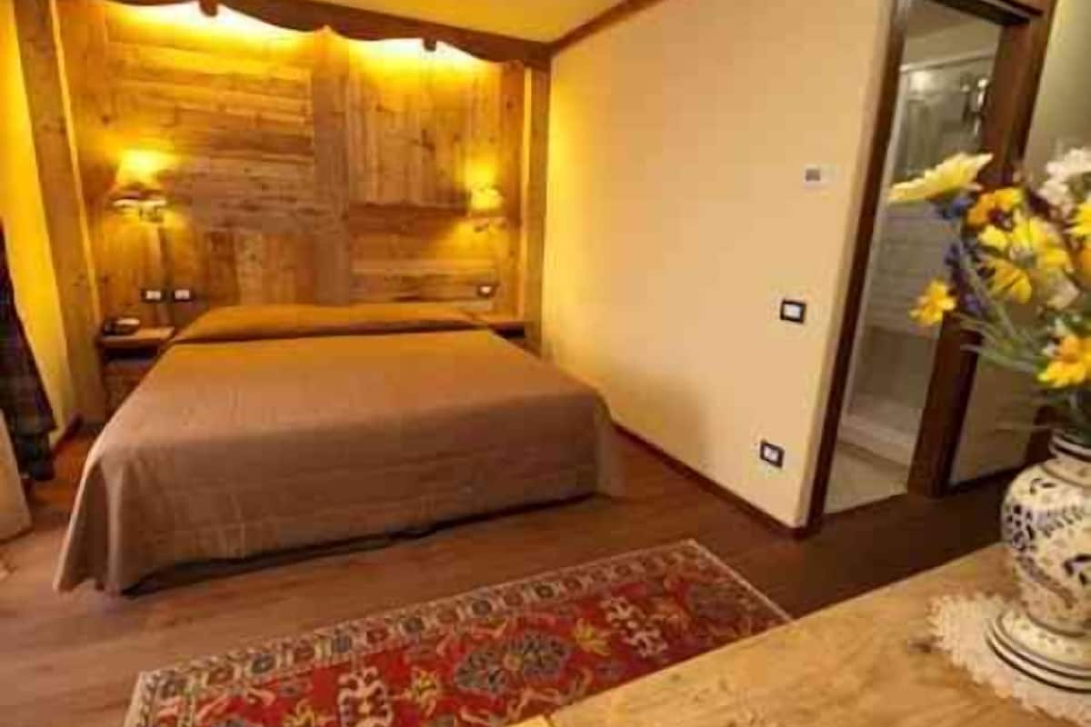 pillow-top beds, in-room safe, desk, blackout curtains