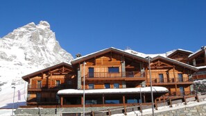 Front of property - Hotel Mon Reve (Valtournenche)