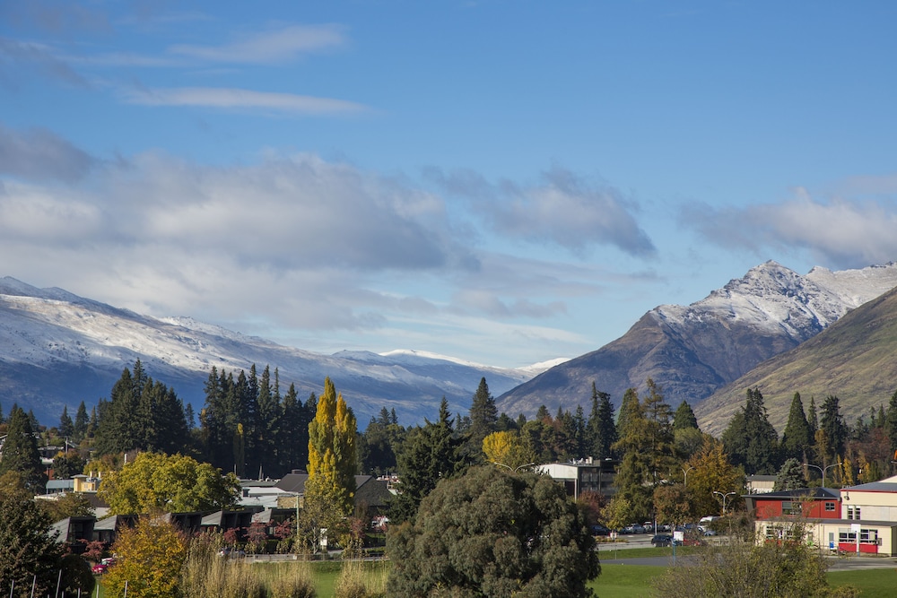Pinewood Queenstown by null