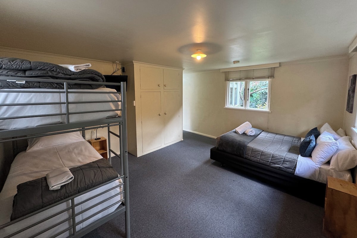 Chambre Quadruple (Ensuite) | Wi-Fi gratuit, draps fournis