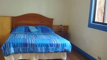 Double Room, Shared Bathroom | Free WiFi