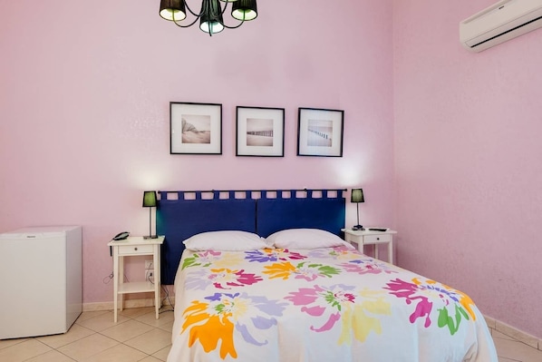 Premium bedding, Select Comfort beds, individually decorated - B&B Augusteo (Naples)