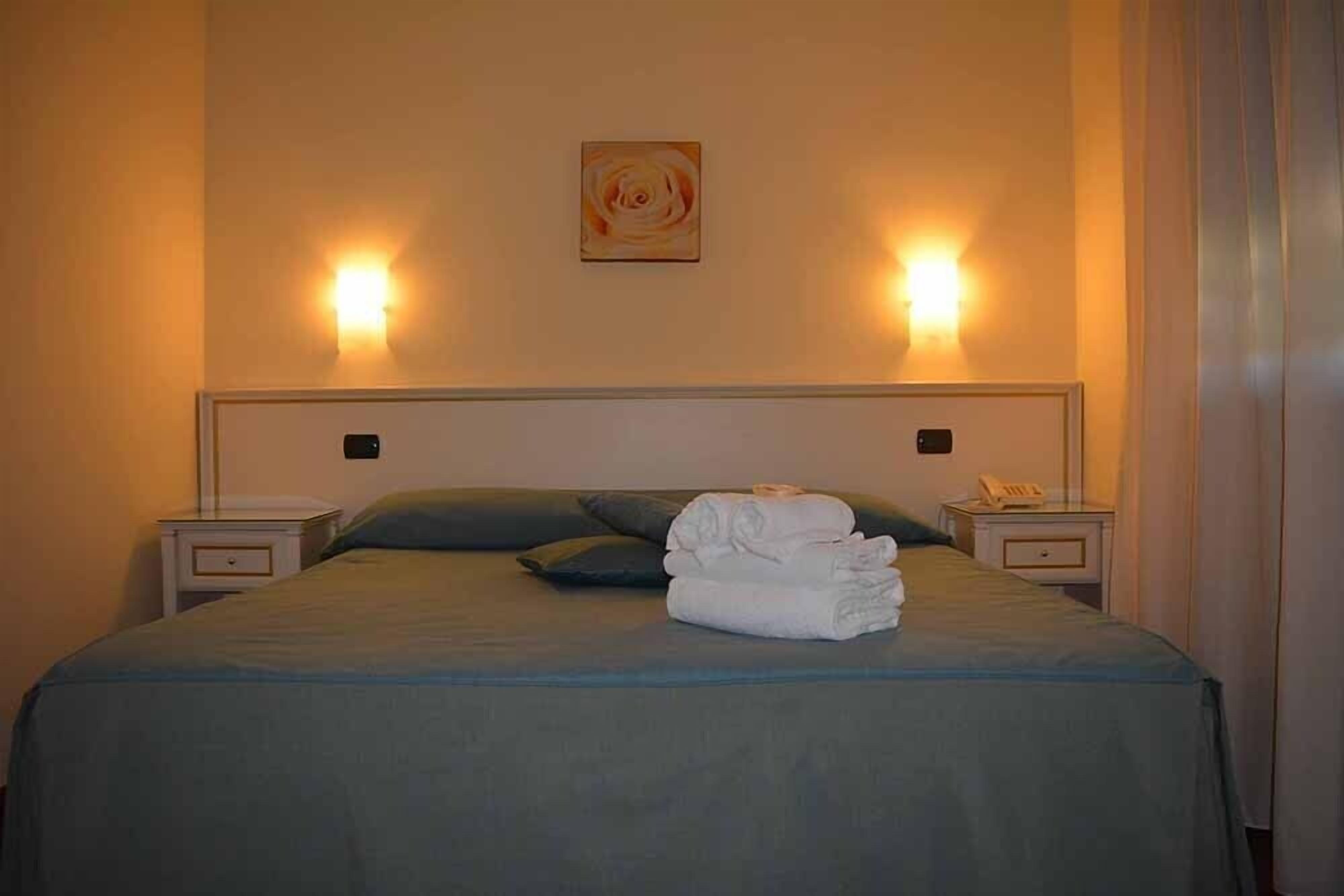 minibar, in-room safe, desk, soundproofing