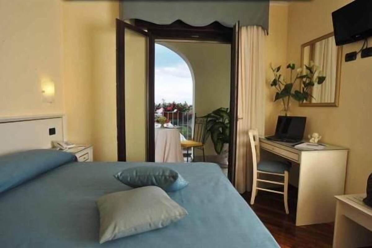 Minibar, in-room safe, desk, soundproofing