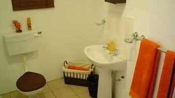 Free toiletries, towels, shampoo, toilet paper