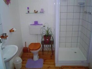 Free toiletries, towels, shampoo, toilet paper - Stemar Self Catering Guest House (Graaff-Reinet)