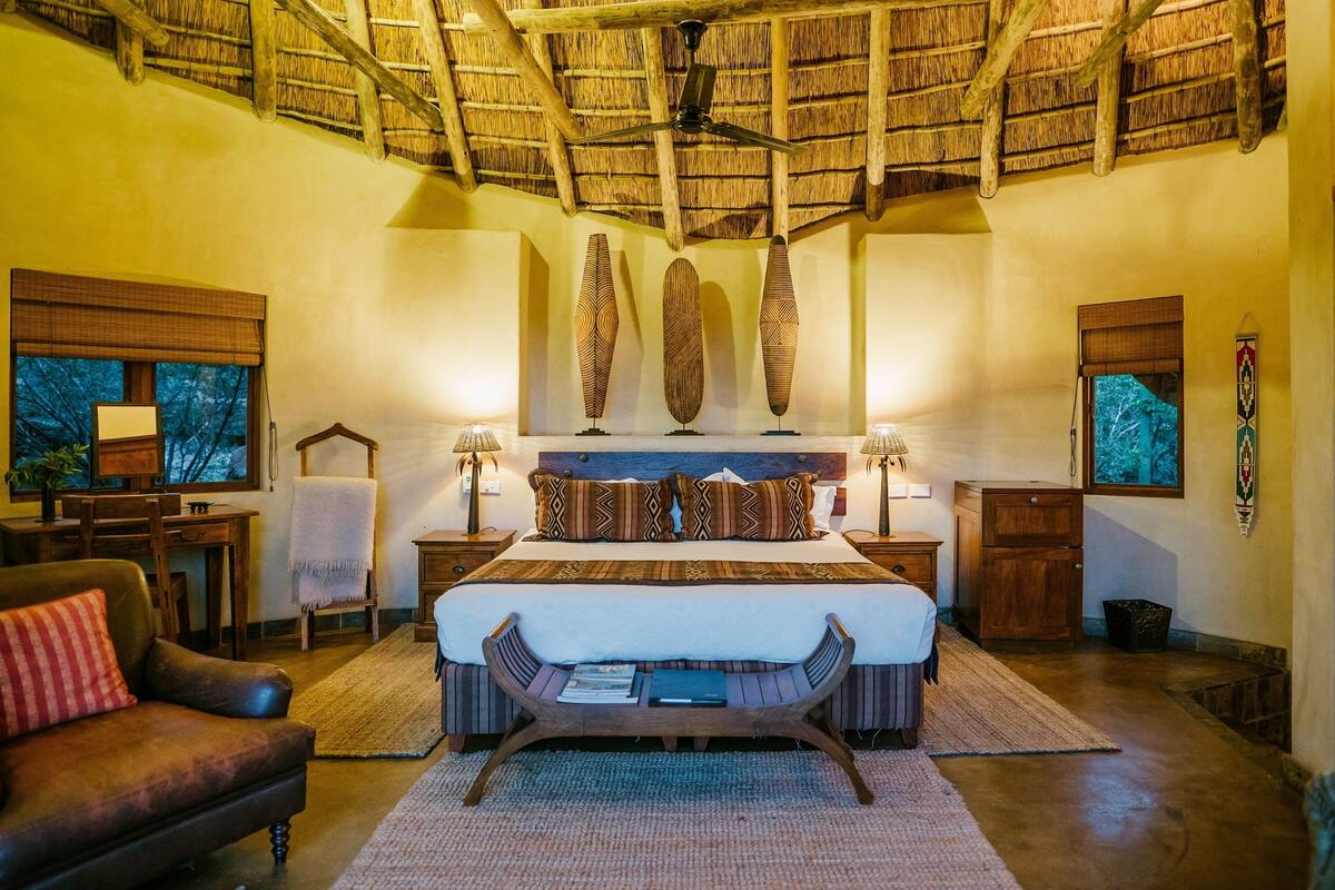 Exclusive Suite, 1 King Bed | Select Comfort beds, minibar, in-room safe, desk