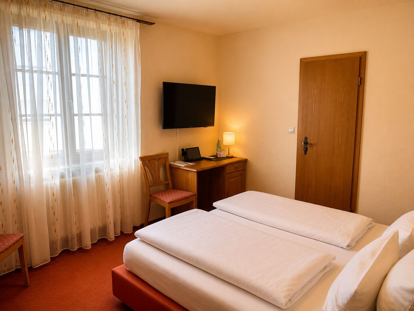 Habitación cuádruple | Escritorio, wifi gratis y ropa de cama 