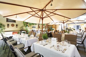 Se sirven cenas y cocina regional