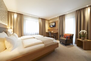 Escritorio, wifi gratis y ropa de cama 