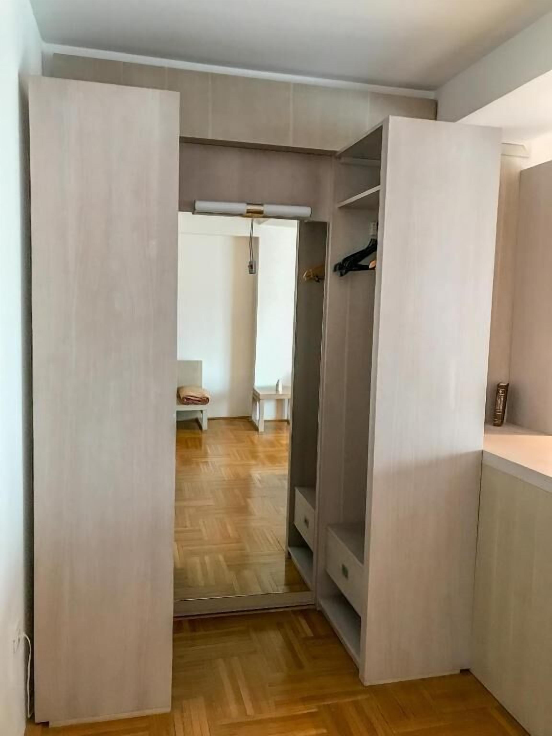 hypo-allergenic bedding, minibar, in-room safe, desk