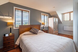 Loft | Camas Select Comfort, escrivaninha, ferros/tábuas de passar roupa