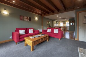 Smart TV, DVD player, dock para iPod