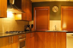 Dining - Wanaka Luxury Apartments (Wanaka)