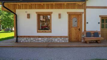 Chalet Studio SAVICA with Mountain - River View, Fireplace and Sauna | Trang trí khác biệt, trang bị nội thất với thiết kế riêng biệt