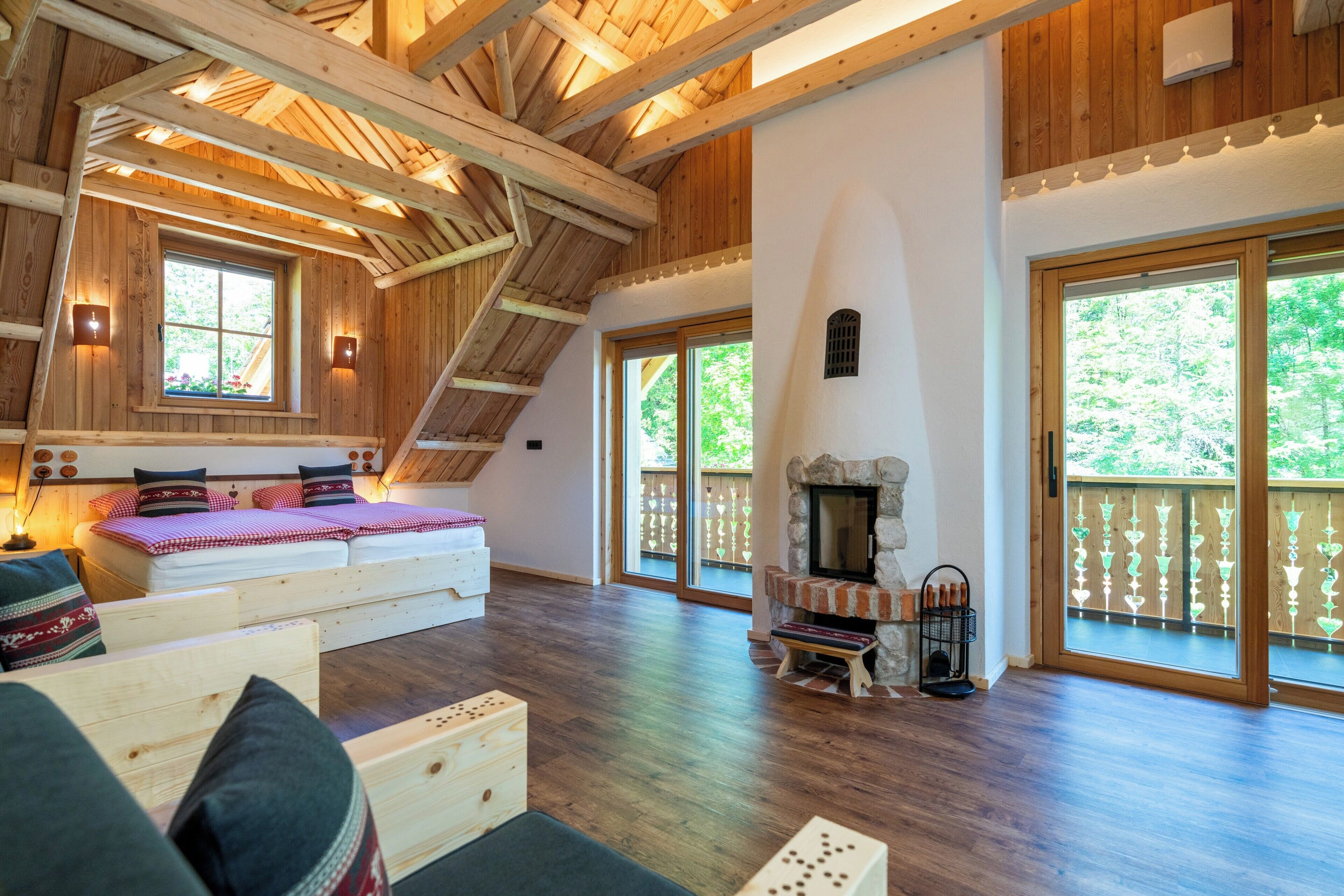 Chalet Studio SAVICA with Mountain - River View, Fireplace and Sauna | Decoración personalizada y muebles diferentes 