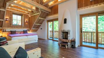 Chalet Studio SAVICA with Mountain - River View, Fireplace and Sauna | Decoración personalizada y muebles diferentes