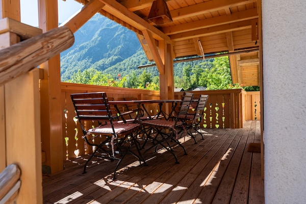 A5 - Duplex Three-Bedroom Apartment with Balcony and Fireplace | 1 bedroom, individually decorated, individually furnished, desk