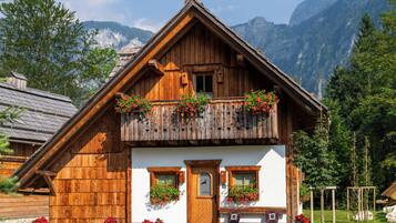 Chalet ZLATOROG with Mountain - River view, Fireplace and Sauna | Con stile personalizzato, con arredamento individuale, postazione laptop