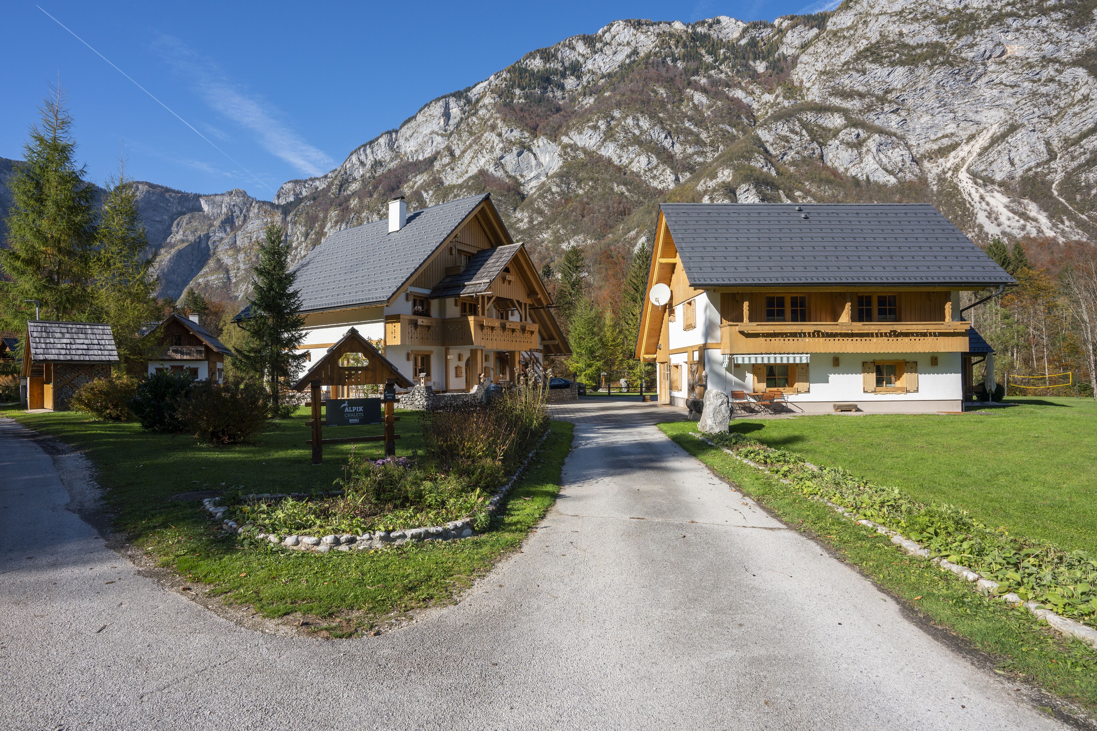 ด้านหน้าที่พัก