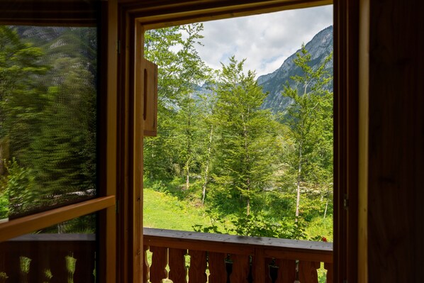 Chalet Studio GOVIC with Mountain - River view and Fireplace | Individuelt dekorert, individuelt innredet og skrivebord