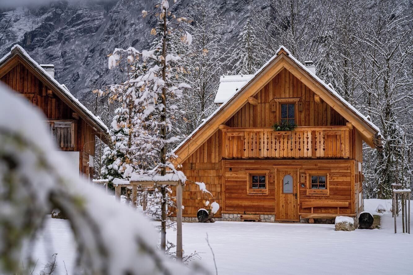 Chalet RAVBSIC with Mountain - River view, Fireplace and Sauna | Individuelt dekorert, individuelt innredet og skrivebord