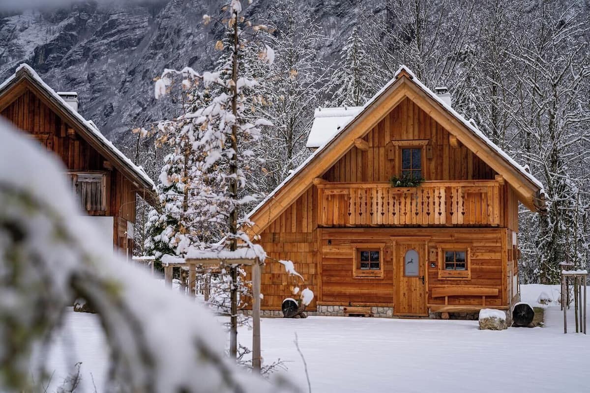 Chalet RAVBSIC with Mountain - River view, Fireplace and Sauna | 1 slaapkamer, individueel gedecoreerd, individueel gemeubileerd