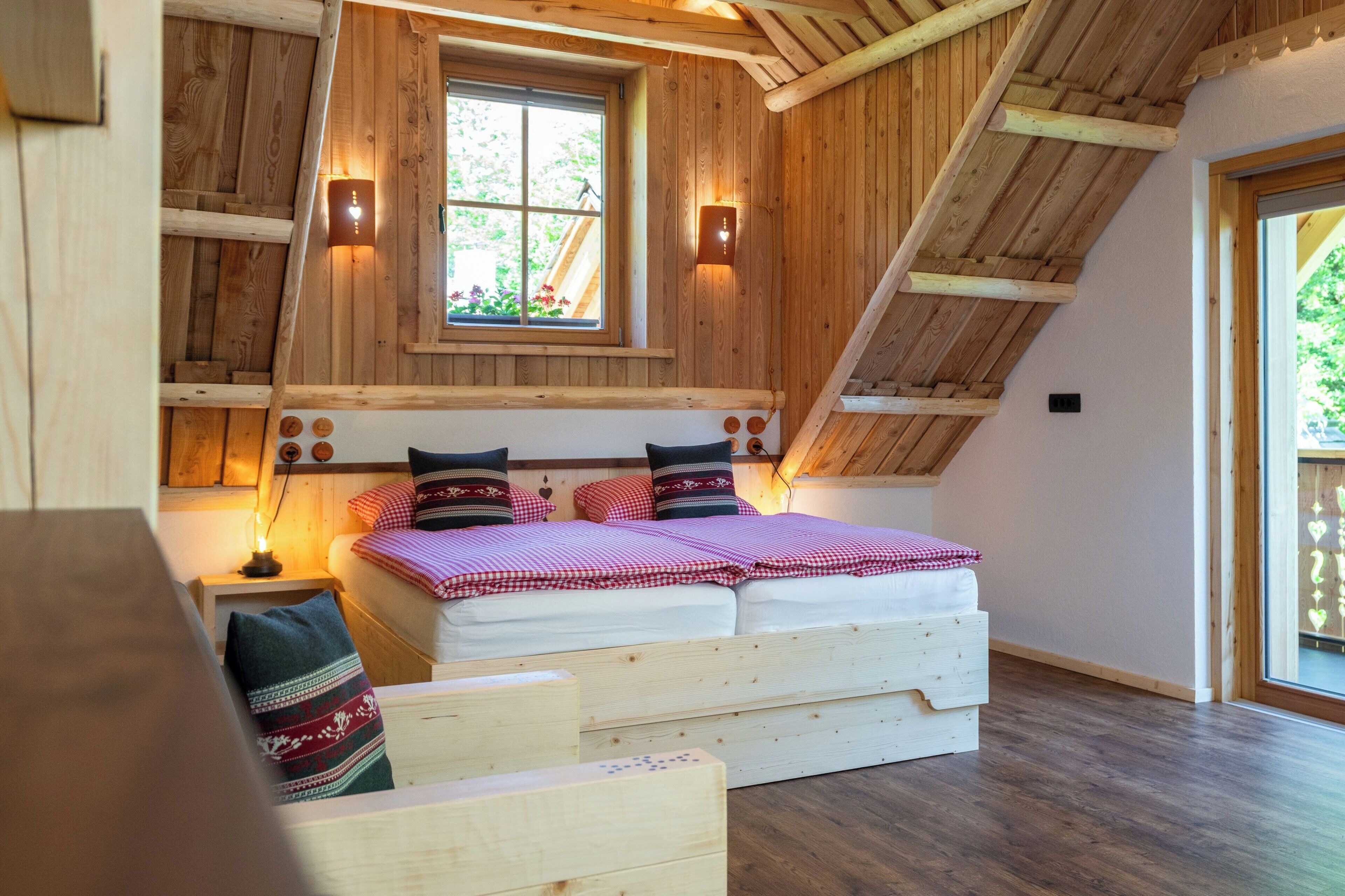 Chalet Studio SAVICA with Mountain - River View, Fireplace and Sauna | Individuelt dekorert, individuelt innredet og skrivebord for bærbar PC