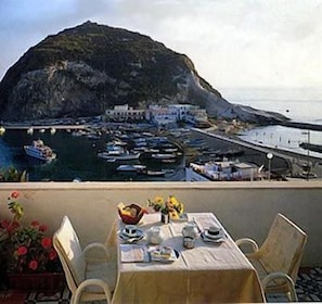 Outdoor dining - Hotel La Palma (Serrara Fontana)
