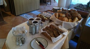 Daily buffet breakfast (EUR 15.00 per person)