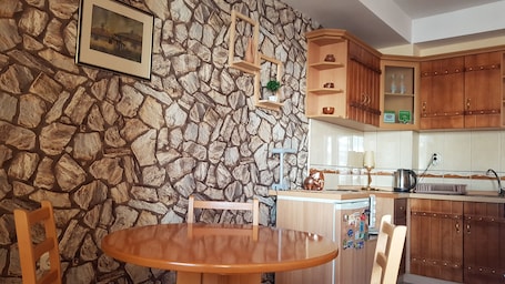 Refrigerador, horno, placa de cocina, cafetera/tetera