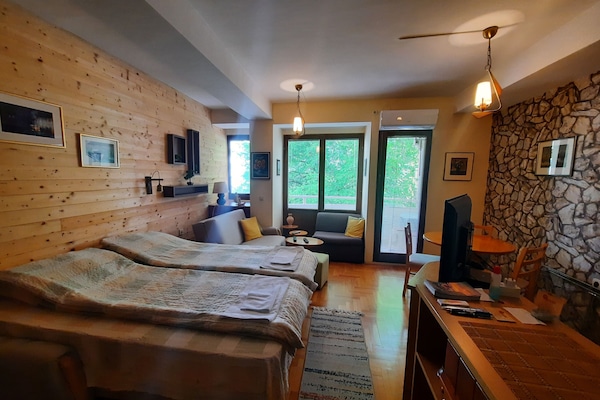 Suite Studio Design | Literie de qualité supérieure, bureau, fer et planche à repasser