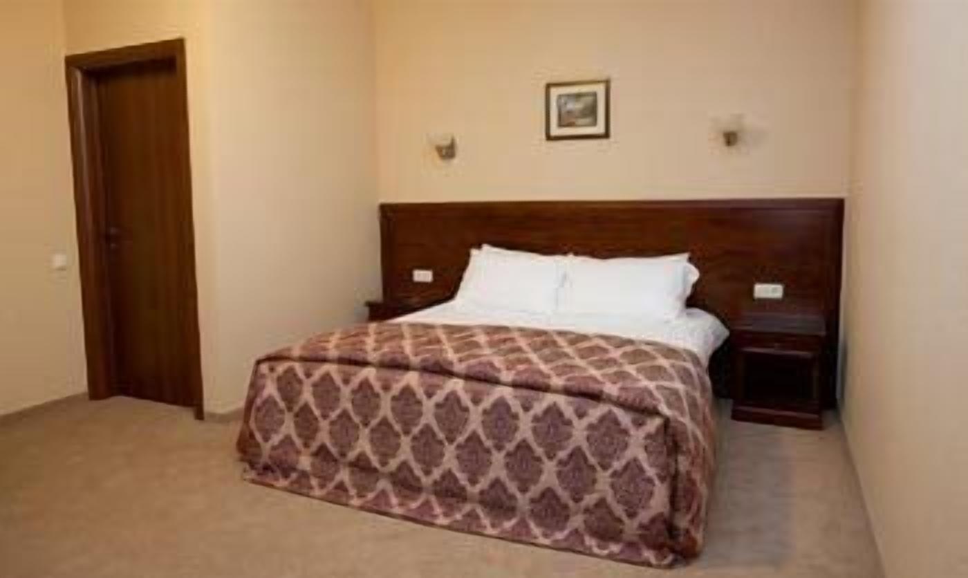 memory-foam beds, minibar, in-room safe, desk