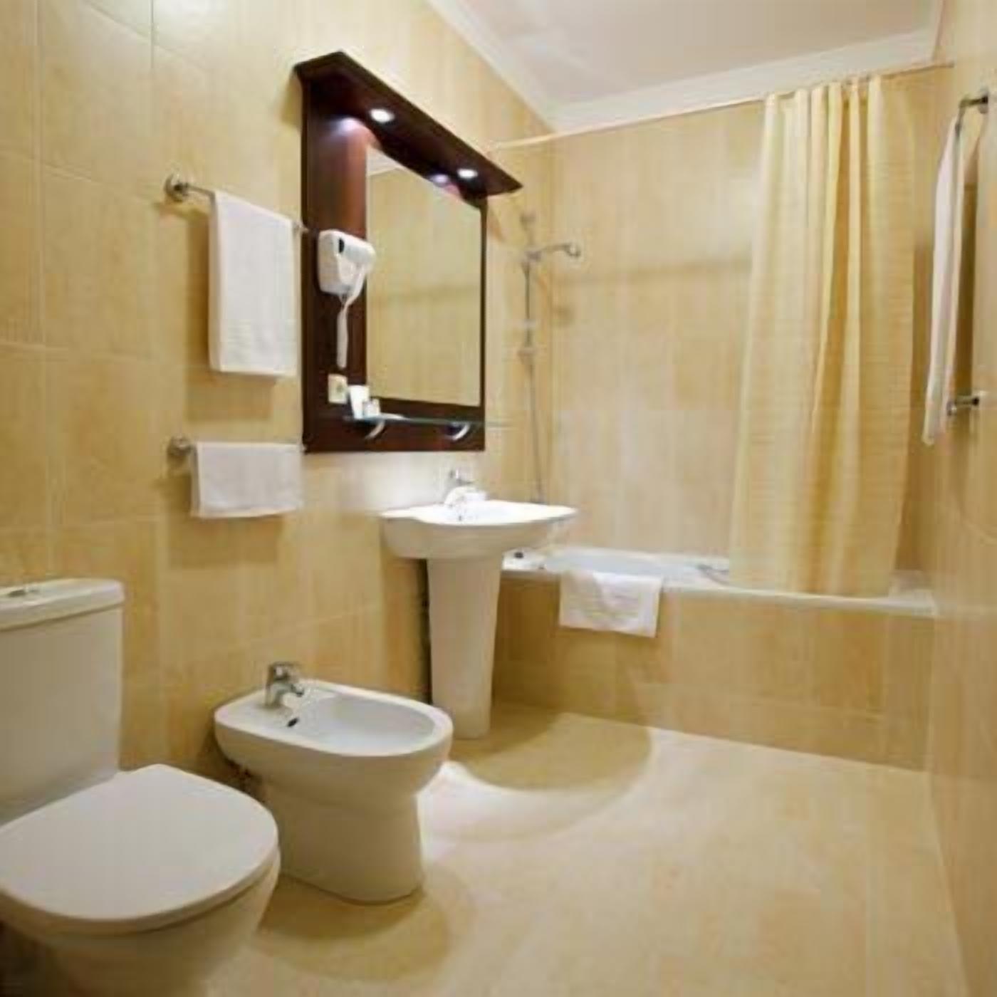 combined shower/bathtub, free toiletries, hair dryer, slippers