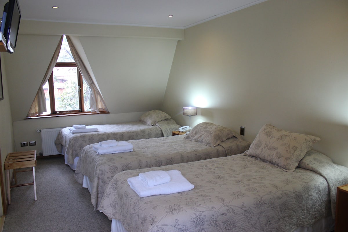 triple room | premium bedding, desk, free wifi