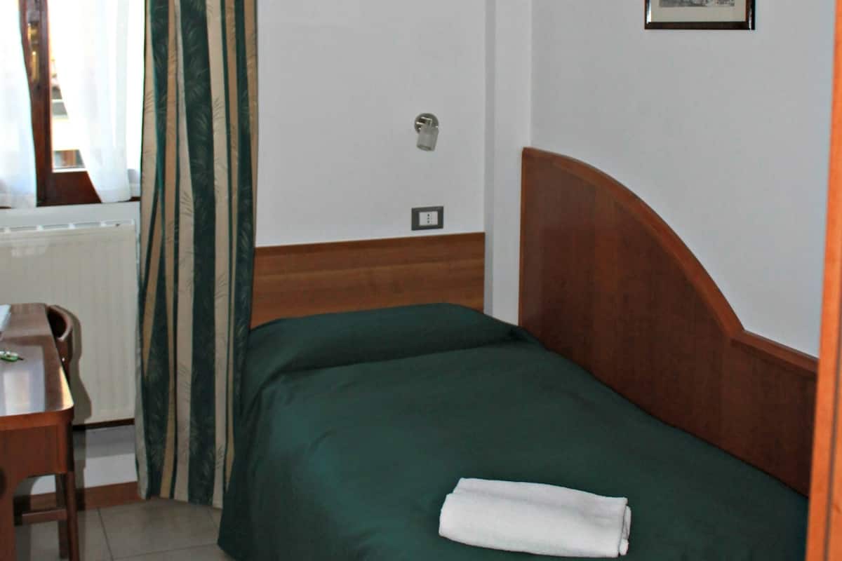 1 bedroom, Frette Italian sheets, premium bedding, in-room safe
