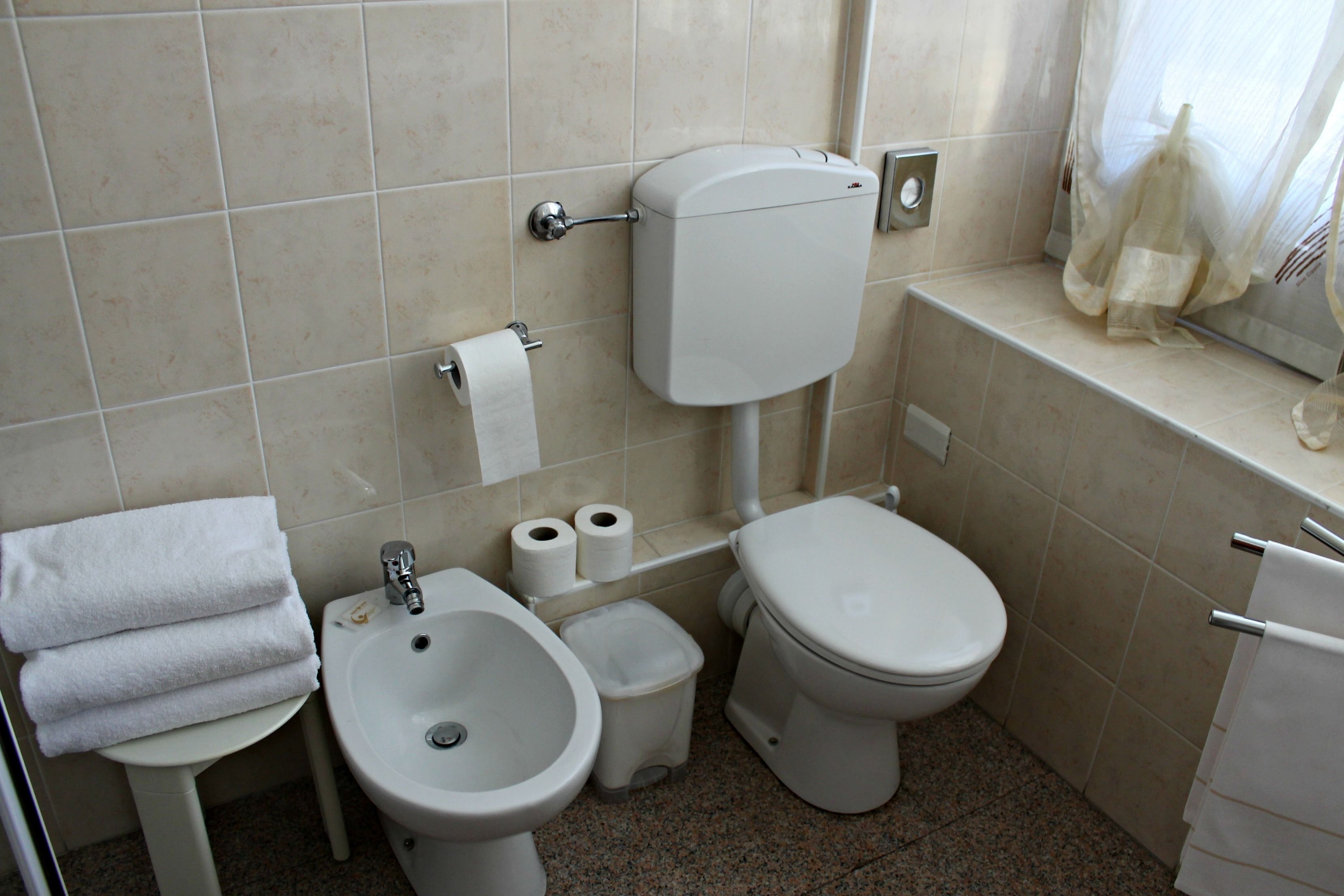 shower, rainfall showerhead, free toiletries, hair dryer