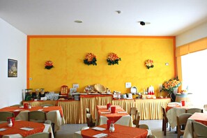 Daily buffet breakfast (EUR 8.00 per person)