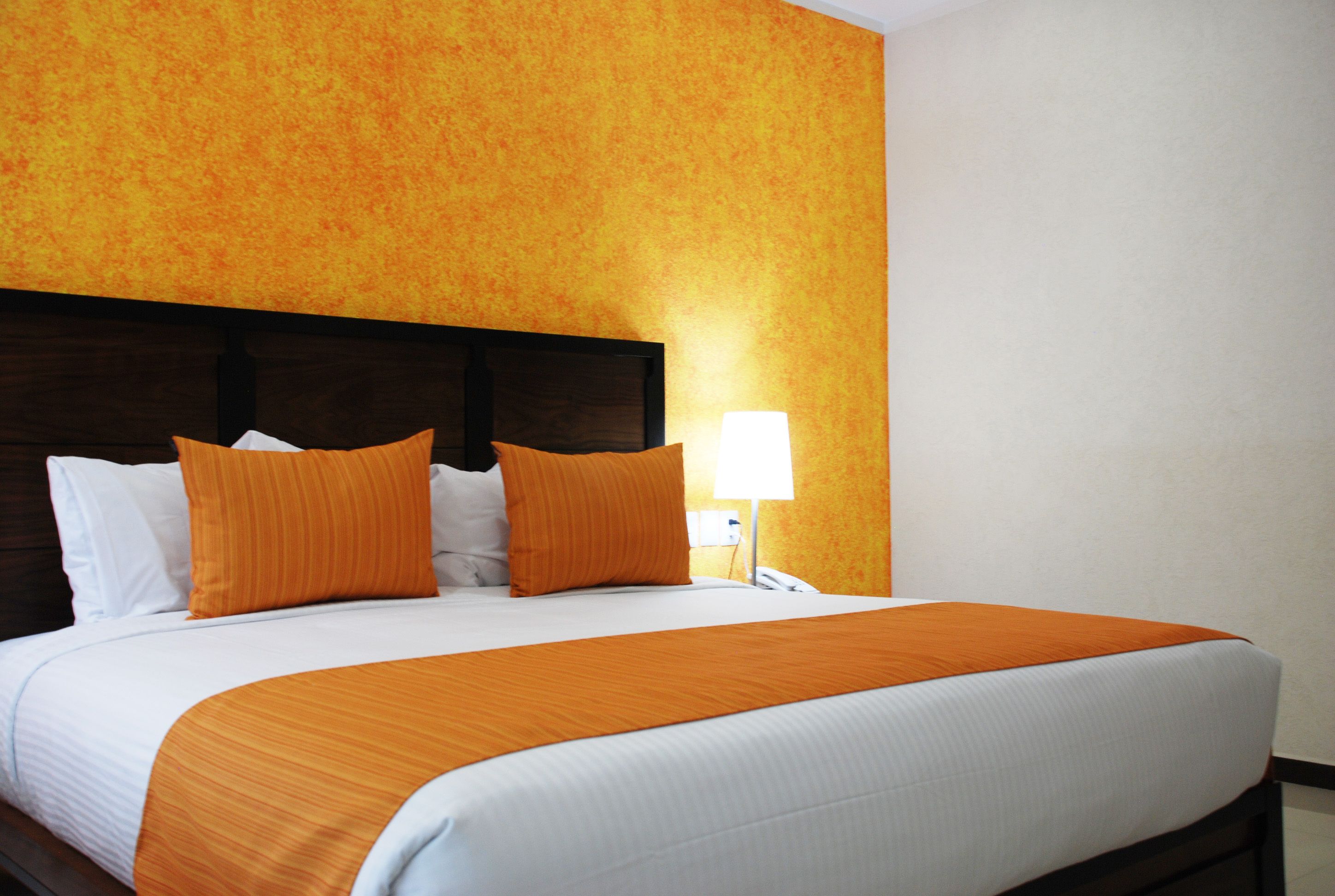 standard room, 1 king bed, non smoking | premium bedding, pillow-top beds, in-room safe, desk