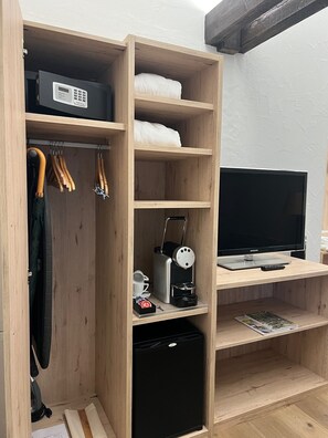 Superior-dobbeltværelse - ikke-ryger - privat badeværelse (2 Twin Beds) | Opholdsområde | 40-tommers LED-tv med satellitkanaler