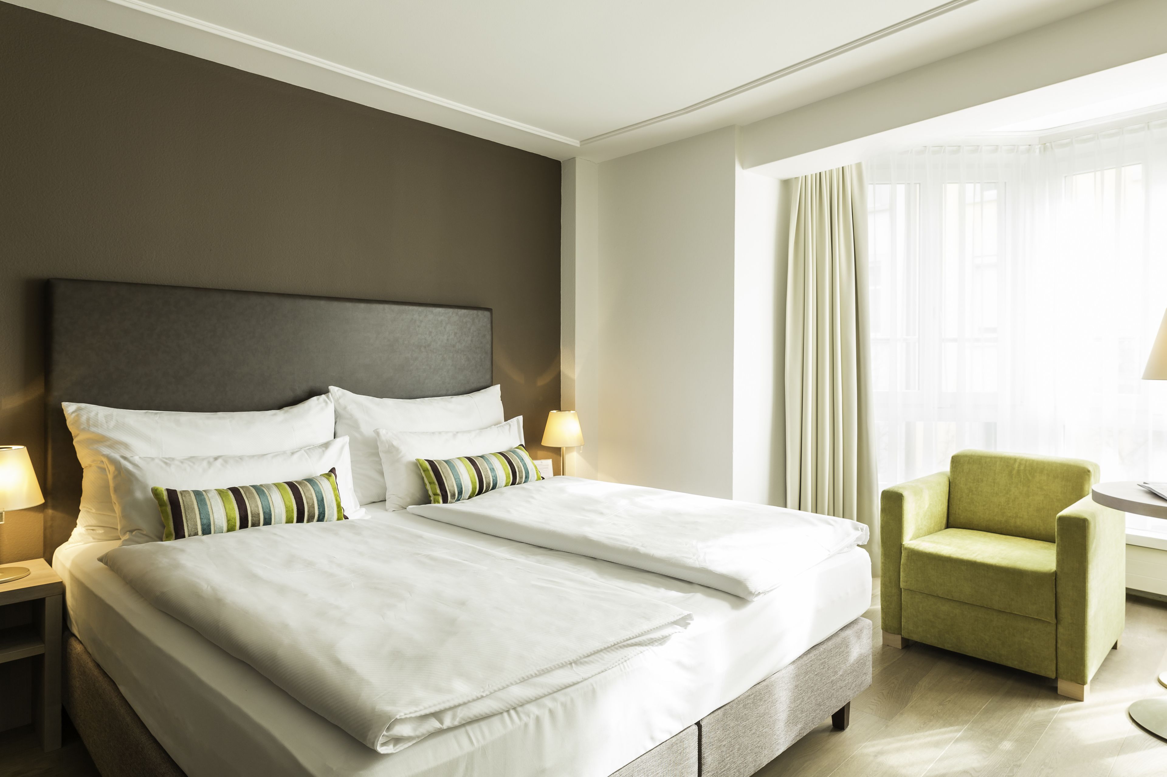 Superior KING | Hochwertige Bettwaren, Minibar, Zimmersafe, individuell eingerichtet