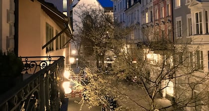 PLATZHIRSCH ZĂRICH - Downtown Boutique Hotel & Sushi Lounge