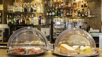 Desayuno buffet diario (CHF 25 por persona)