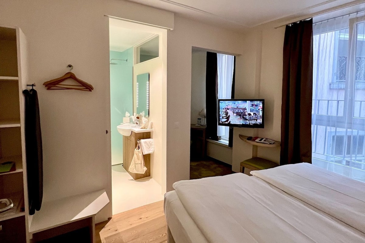 Superior Double Room, Non Smoking, Private Bathroom (1 King bed)