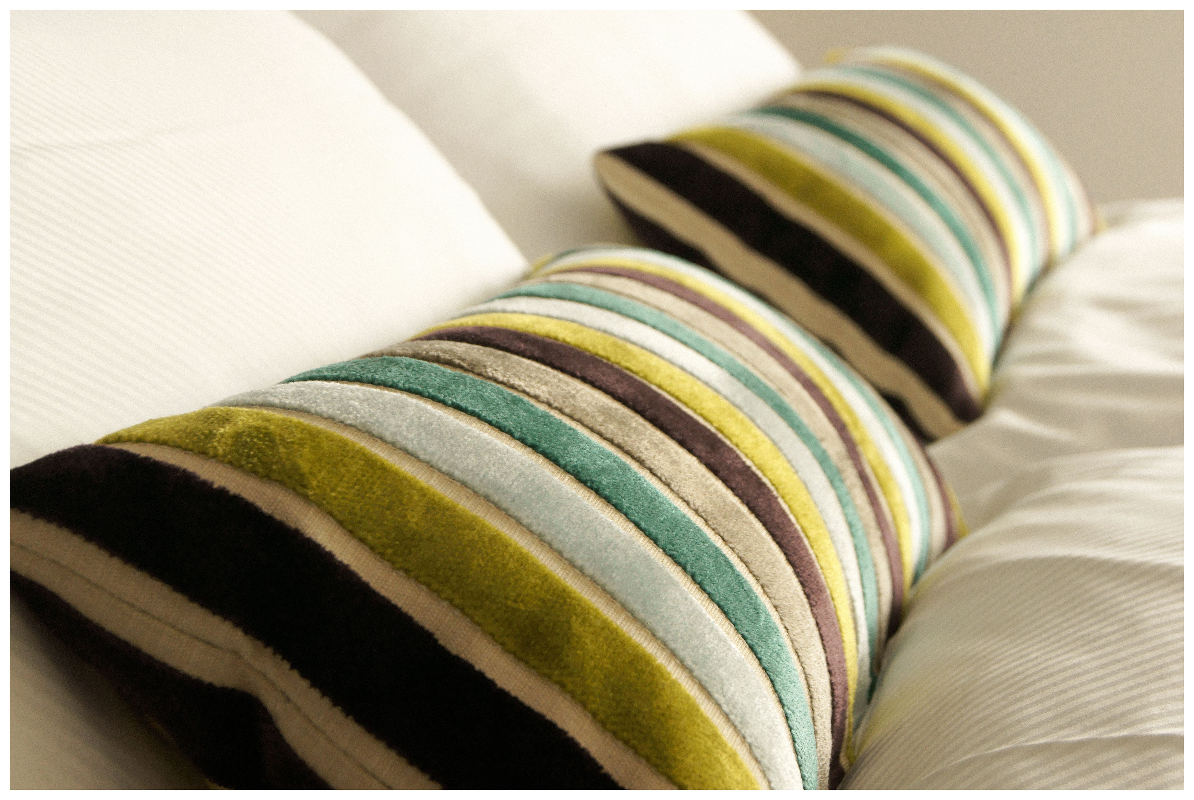 Sengetøy av topp kvalitet, minibar og safe på rommet