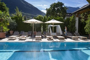 Indoor pool, seasonal outdoor pool