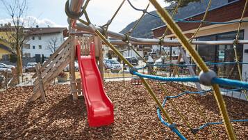 Children’s play area – outdoor