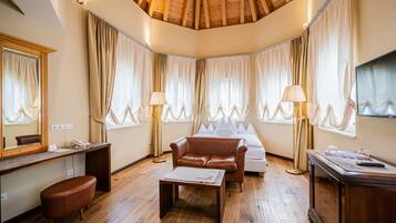 Suite Castle | Italienische Bettbezüge von Frette, Allergikerbettwaren, Zimmersafe